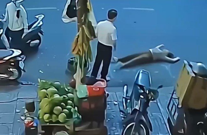 Công an xác minh vụ người phụ nữ bị xô ngã bất tỉnh giữa đường sau khi nhắc việc đỗ xe
