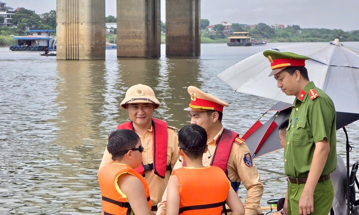 Hà Nội tăng cường cảnh báo, ngăn ngừa đuối nước tại các bãi tắm tự phát