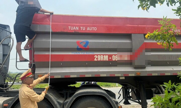 Không chấp hành hiệu lệnh CSGT, tài xế xe đầu kéo bị xử phạt 67 triệu đồng, tạm giữ phương tiện