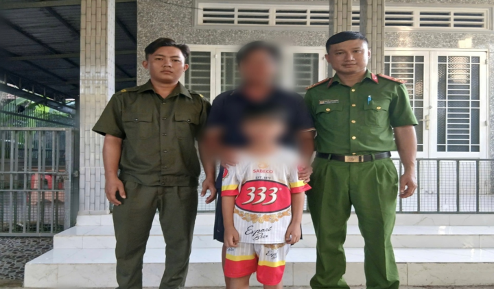 Tin tức thời sự 24h: Công an giúp cháu bé đi lạc trở về nhà an toàn 