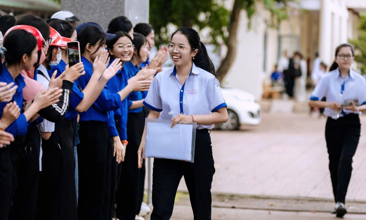 Con gái nhà nông ở Đắk Lắk đạt điểm tuyệt đối 30/30, trở thành thủ khoa khối B00 toàn quốc