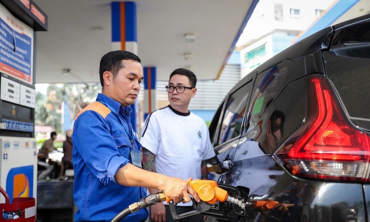 Bộ Công Thương yêu cầu doanh nghiệp xăng dầu không được găm hàng chờ tăng giá