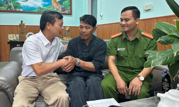 Cứu người đàn ông mang hơn 1,2 tỷ đồng đi lạc 550km, kiệt sức trong rừng sâu