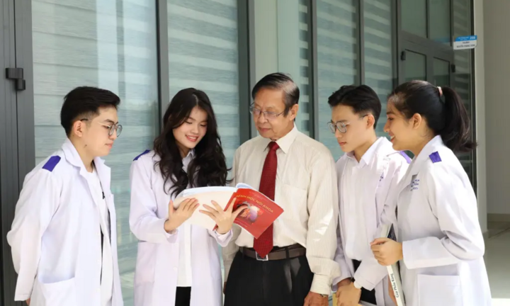 Dự báo điểm chuẩn đại học 2026: Tổ hợp B00 biến động lớn, các trường Y Dược top đầu có thể 