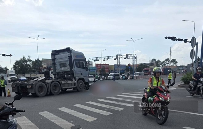 Tin tức giao thông 24h: Hai vụ tai nạn với xe tải đầu kéo khiến 2 người tử vong thương tâm