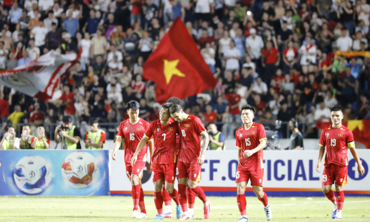 Xuân Son và Hoàng Hên giúp tuyển Việt Nam thắng đậm Myanmar 4-0