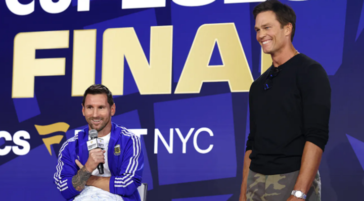Messi nói gì về bức ảnh tắm cho Yamal?