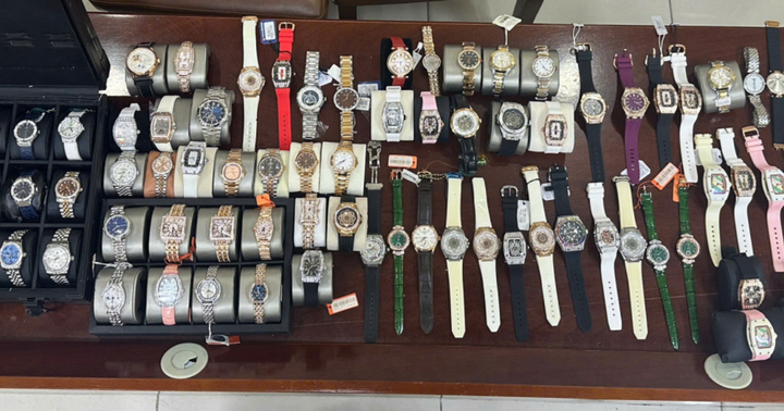 Thu giữ gần 100 đồng hồ giả mạo thương hiệu nổi tiếng, khởi tố chủ cửa hàng