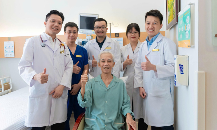 Cứu cụ ông bị phình động mạch chủ dọa vỡ bằng kỹ thuật can thiệp không cần mổ mở