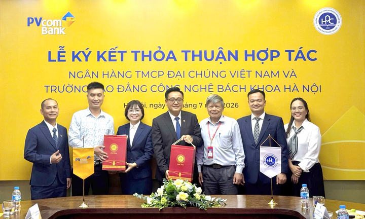 PVcomBank và Trường Cao đẳng Công nghệ Bách khoa Hà Nội ký kết thỏa thuận hợp tác toàn diện