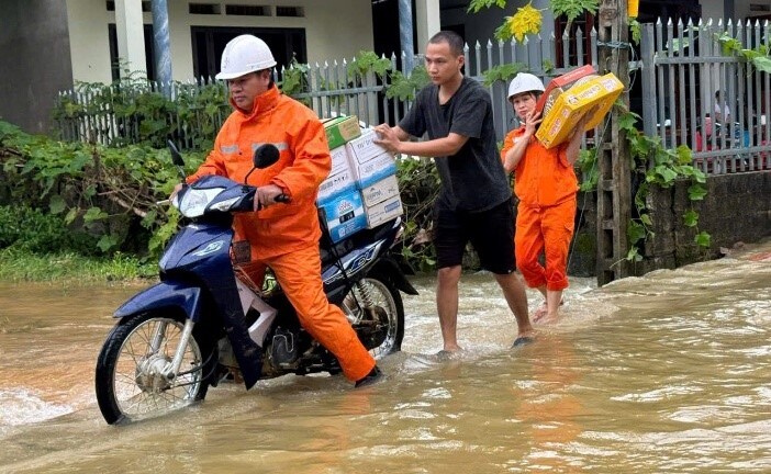 Chủ động sử dụng điện an toàn mùa mưa bão: Lá chắn bảo vệ tính mạng từ những hành động nhỏ