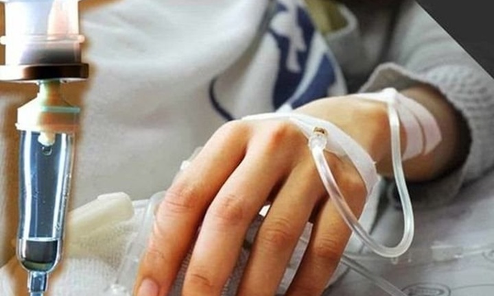 Cô gái ngoài 20 tuổi mắc ung thư dạ dày, bác sĩ cảnh báo sai lầm tai hại khi uống nước