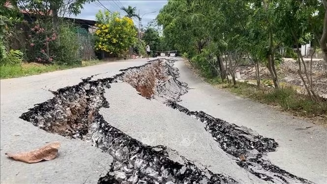Vụ sụt lún mặt đường ở Quảng Trị: Xác định nguyên nhân, lên phương án khắc phục