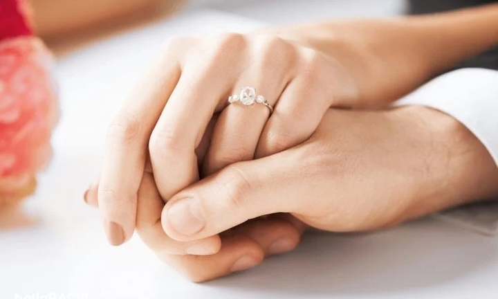 Kết hôn, sinh con muộn: Chuyên gia cảnh báo nguy cơ đánh mất  "thời điểm vàng " để làm cha mẹ