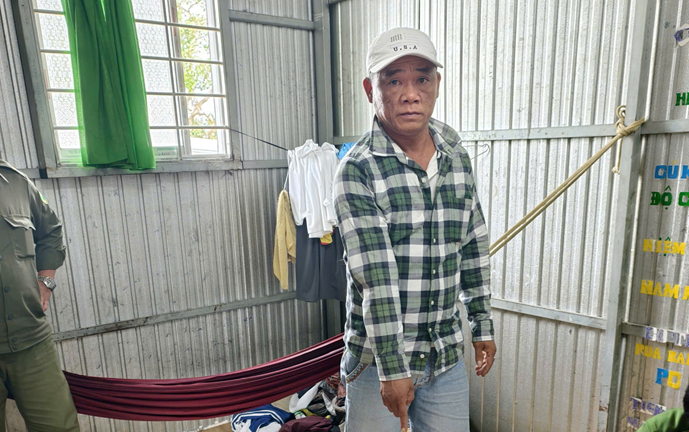 Tạm giữ đối tượng có hành vi tàng trữ trái phép chất ma tuý