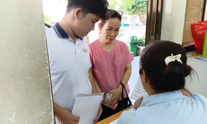 Tuyển bổ sung lớp 10 tại TP.HCM: Trường điểm chuẩn tăng vọt, nơi 