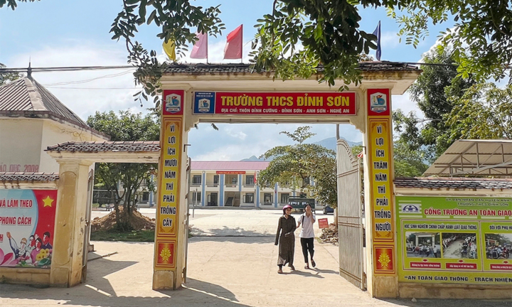 Liên quan đường dây cá độ bóng đá, một hiệu trưởng bị khởi tố, đình chỉ chức vụ