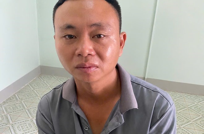 Khởi tố cha dượng bạo hành con riêng của vợ