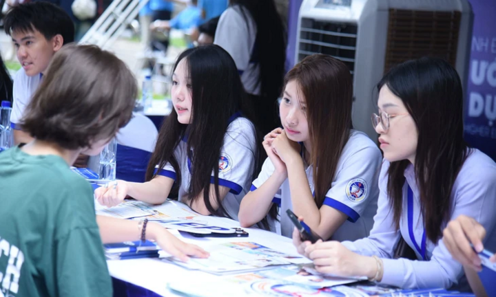 Điểm chuẩn Đại học Kinh tế Quốc dân năm 2026: Ngành cao nhất lấy 28,84 điểm