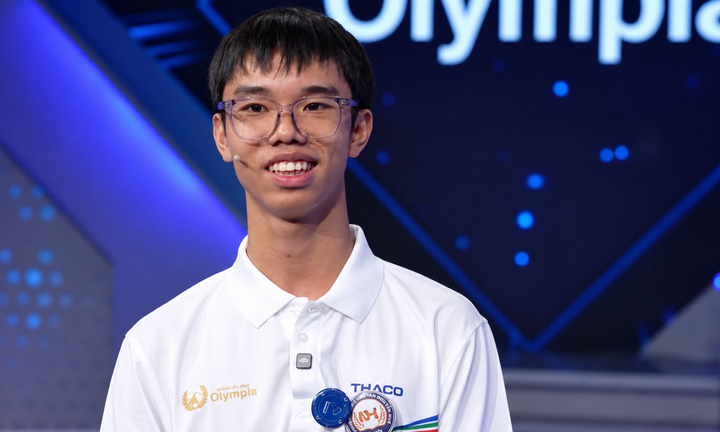 Nam sinh trường Chuyên Nguyễn Huệ giành vòng nguyệt quế Đường lên đỉnh Olympia với 300 điểm
