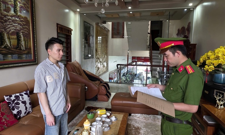 Khởi tố chủ Shop Kai Store vì kinh doanh 469 sản phẩm thời trang giả mạo nhãn hiệu ở Phú Thọ