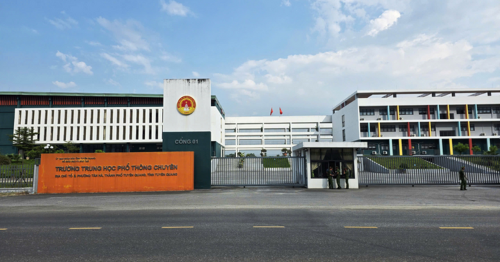 323 thí sinh làm thủ tục dự thi lại tại Trường THPT Chuyên Tuyên Quang