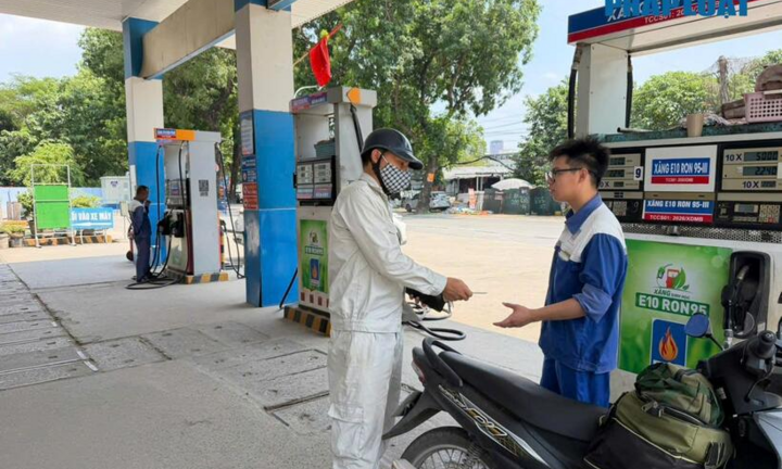 Giá xăng ngày 13/8: Giá xăng trong nước chiều nay sẽ điều chỉnh, giá dầu thế giới đi xuống