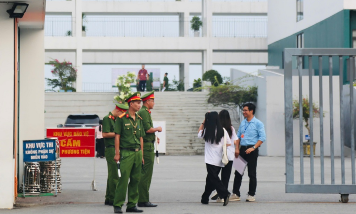 Hơn 300 thí sinh chuyên Tuyên Quang bước vào kỳ thi lại tốt nghiệp THPT  