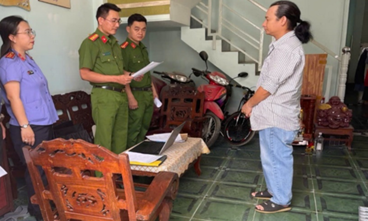 Khởi tố chủ hộ kinh doanh bán hơn 1.500 sản phẩm giày dép giả mạo nhãn hiệu ở Cần Thơ