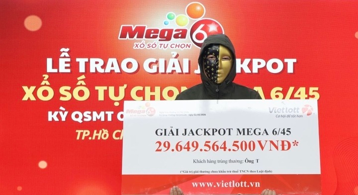 Người đàn ông ở TP.HCM trúng độc đắc gần 30 tỷ đồng nhờ mua vé số dạo khi ngồi uống cà phê