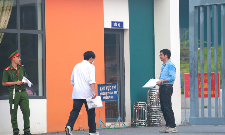 Đề thi lại môn Vật lí điểm thi Chuyên Tuyên Quang: Học sinh muốn đạt 9-10 điểm phải suy luận tốt
