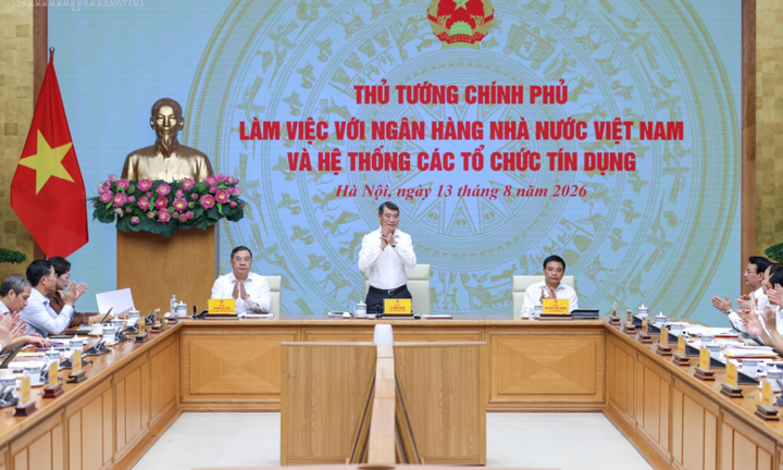 Thủ tướng: Điều hành chính sách tiền tệ phải bảo đảm ổn định vĩ mô, hỗ trợ tăng trưởng