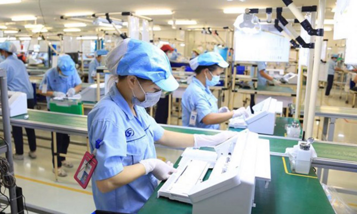 Làm thêm vào ngày nghỉ bù lễ, người lao động được hưởng mức lương thế nào?