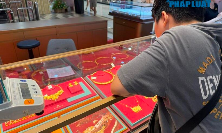 Giá vàng ngày 19/8: Giá vàng thế giới giảm mạnh, vàng nhẫn trong nước tăng - giảm tùy thương hiệu