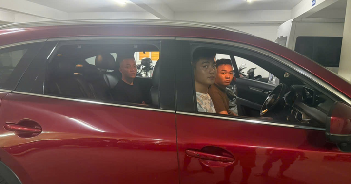 Khởi tố 3 đối tượng dùng ma túy trên ô tô rồi vào cơ sở giải trí nhằm “né” bị phát hiện