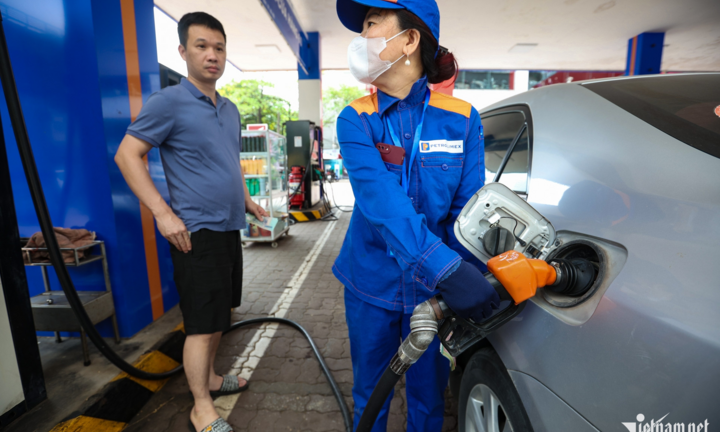 Giá xăng dầu ngày 20/8: Giá xăng chiều nay điều chỉnh lúc 15h, hiện tại là bao nhiêu tiền 1 lít?