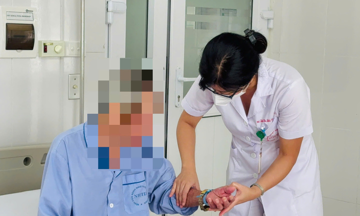 Tưởng “hạ canxi” người đàn ông 41 tuổi yếu liệt tứ chi phát hiện bệnh tuyến giáp