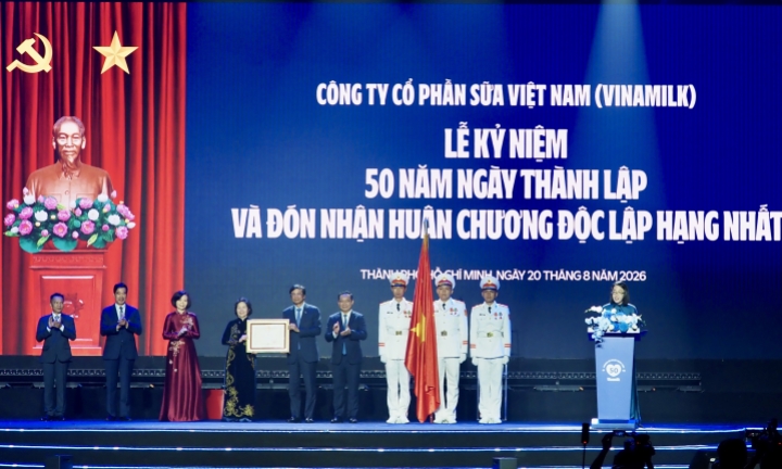 Sau danh hiệu Anh hùng Lao động, Vinamilk tiếp tục đón nhận Huân chương Độc lập hạng Nhất