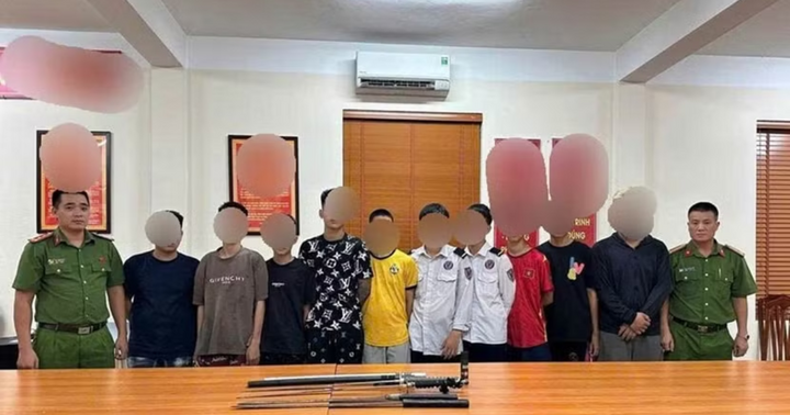 Bắt khẩn cấp 11 thanh thiếu niên mang kiếm gây náo loạn đường phố, chém người gây thương tích