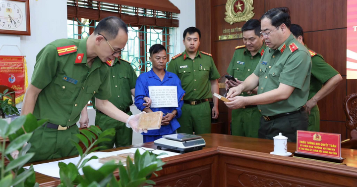 Phá chuyên án ma túy, bắt đối tượng móc nối với người ở nước ngoài, thu giữ 4 bánh heroin