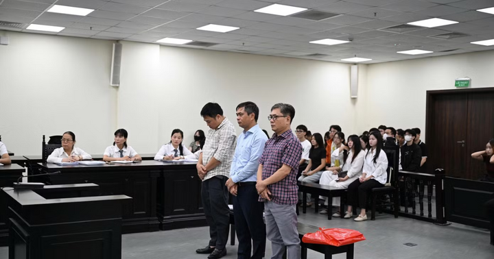 Cựu hiệu trưởng 