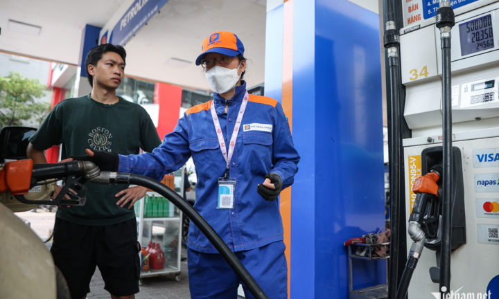 Giá xăng dầu ngày 24/8: Giá xăng dầu thế giới đồng loạt giảm mạnh, giá xăng dầu trong nước mới nhất