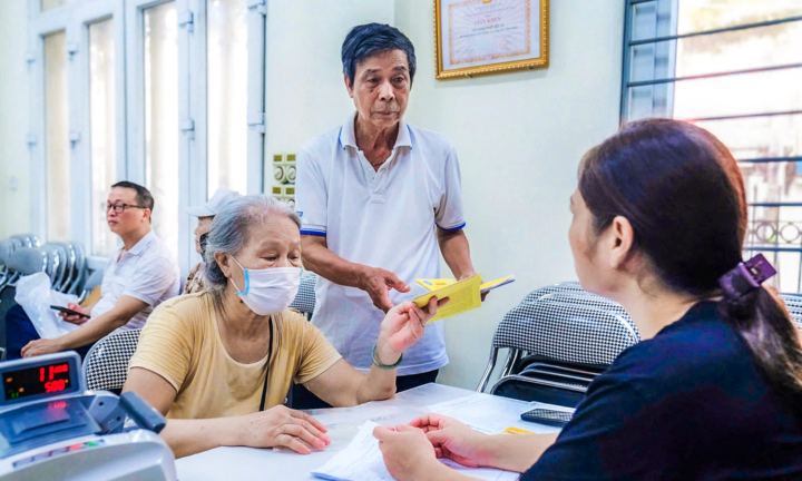 Người cao tuổi từ đủ 75 tuổi thuộc hộ nghèo được hưởng trợ cấp 1.080.000 đồng/tháng