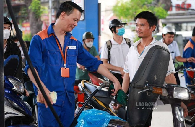 Giá xăng đồng loạt giảm từ chiều nay 27/8