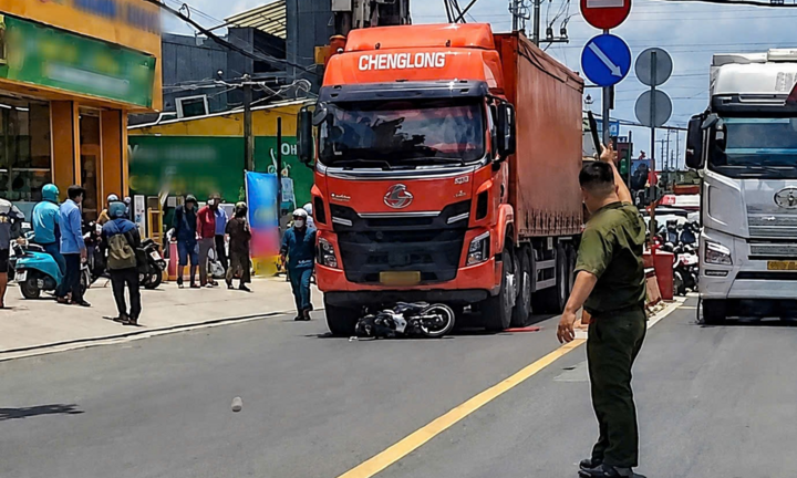 Hiện trường vụ tai nạn giao thông ở TP.HCM, đôi nam nữ tử vong thương tâm