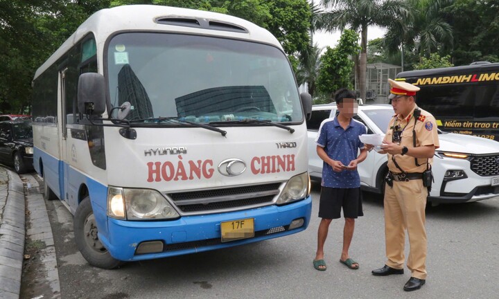 Hà Nội: Xử lý 267 trường hợp vi phạm của phương tiện kinh doanh vận tải trong ngày đầu tổng kiểm tra