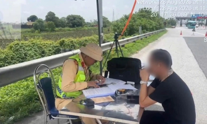 Thêm 5 tài xế bị phạt vì không giữ khoảng cách an toàn trên cao tốc 