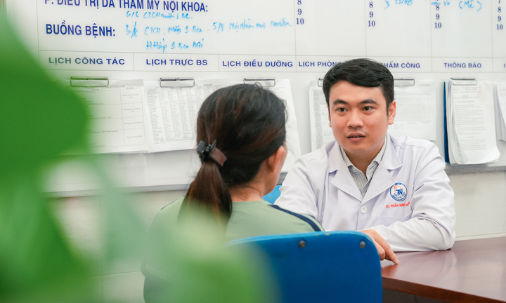 Lật mi, viêm kết mạc nặng vì cắt mí làm đẹp: Bác sĩ cảnh báo hệ lụy từ cơ sở kém chất lượng