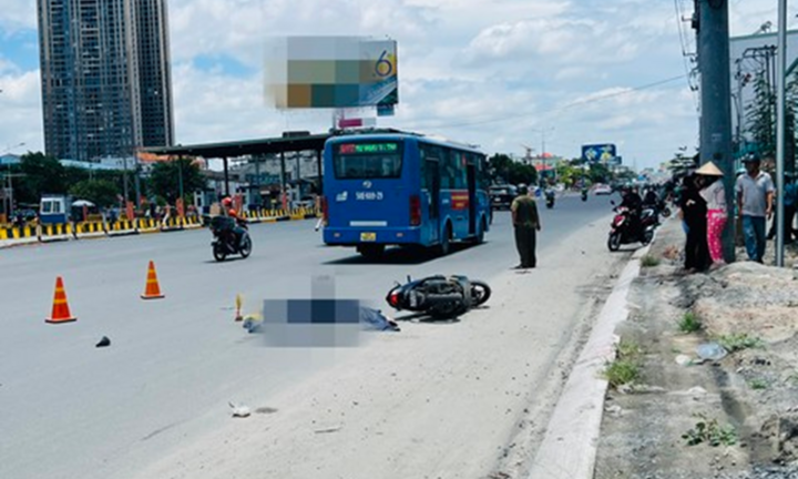 Nam thanh niên 26 tuổi bị xe buýt cán tử vong ở TP.HCM, bạn gái khóc ngất tại hiện trường