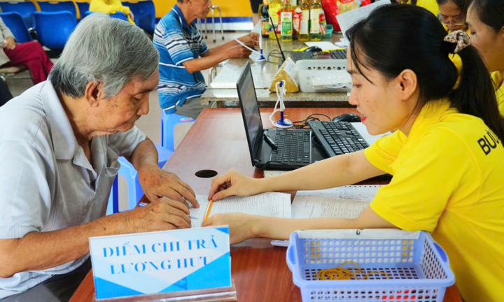 Chi trả lương hưu qua tài khoản từ 3/9: Người hưởng cần lưu ý gì?